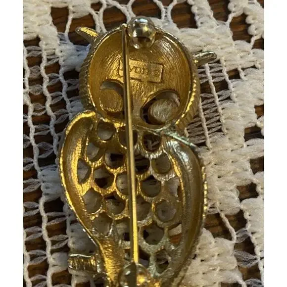 Vintage Signed Avon Horned Owl Red Cabochon Eyes Gold Tone Metal Brooch Pin - Picture 5 of 5